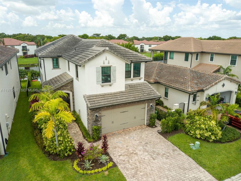 For Rent: $6,895 (4 beds, 3 baths, 2541 Square Feet)