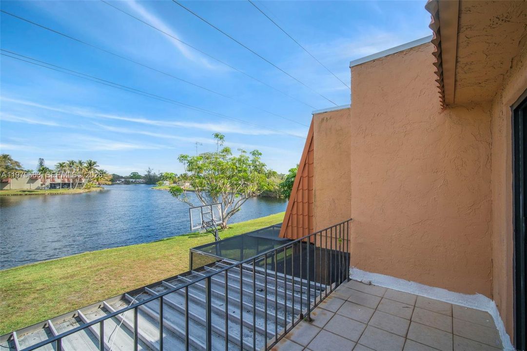 На продажу: $399,000 (4 спален, 3 ванн, 1616 Квадратных фут)