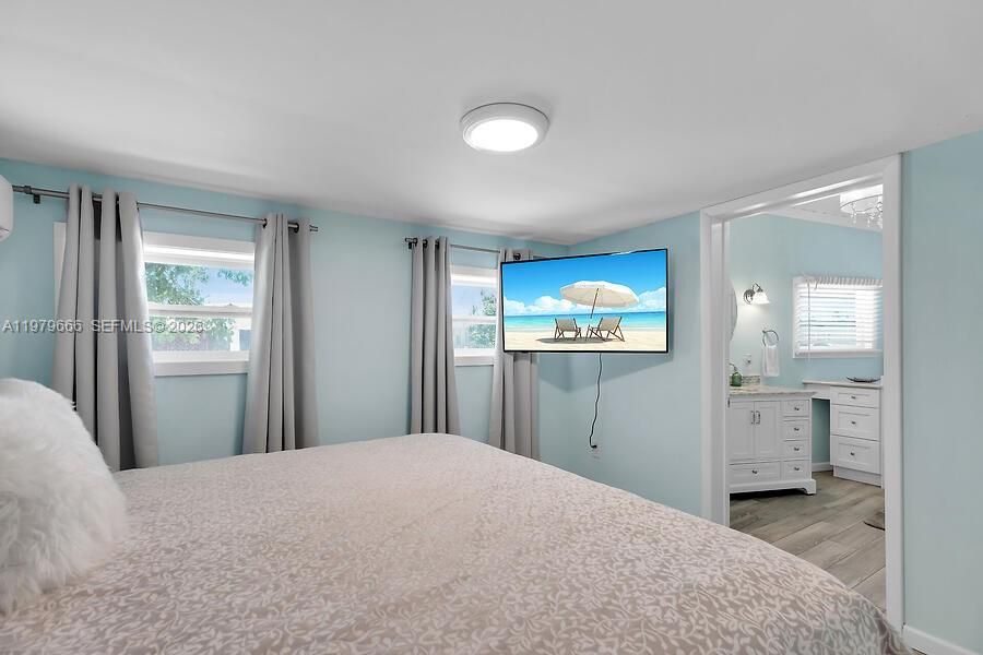 For Sale: $760,000 (3 beds, 2 baths, 1260 Square Feet)