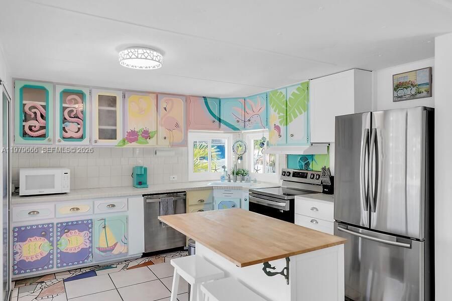 For Sale: $760,000 (3 beds, 2 baths, 1260 Square Feet)