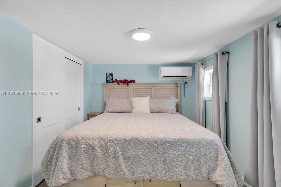 For Sale: $760,000 (3 beds, 2 baths, 1260 Square Feet)
