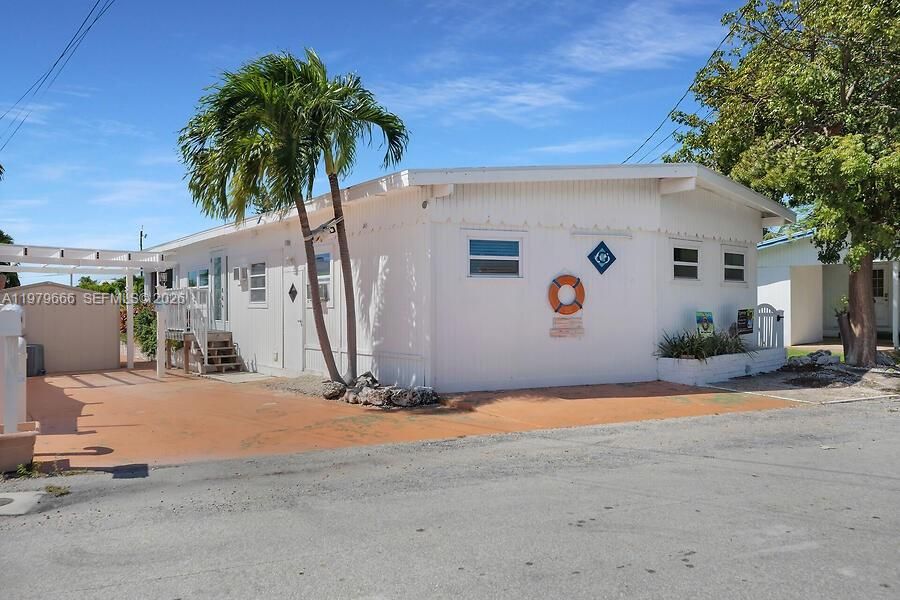 For Sale: $760,000 (3 beds, 2 baths, 1260 Square Feet)