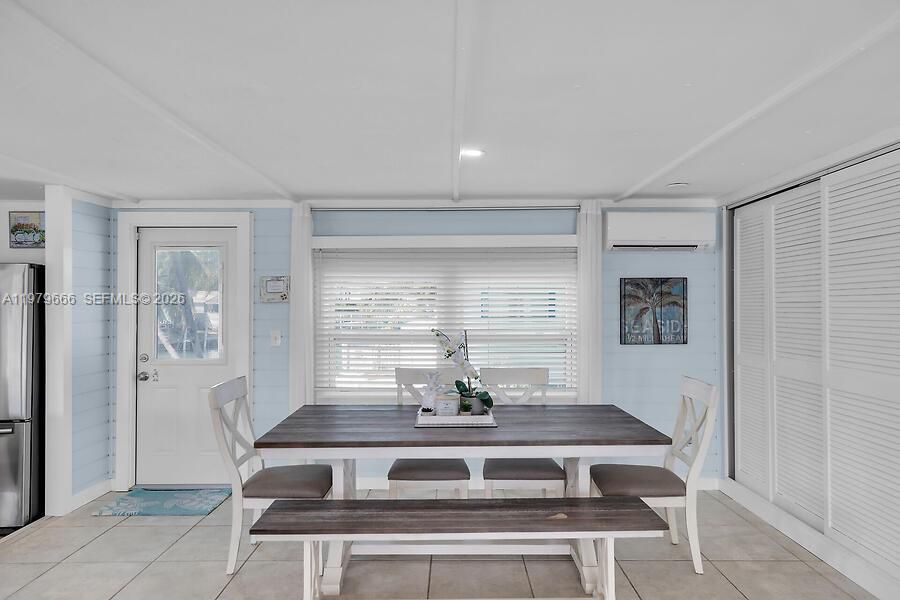 For Sale: $760,000 (3 beds, 2 baths, 1260 Square Feet)