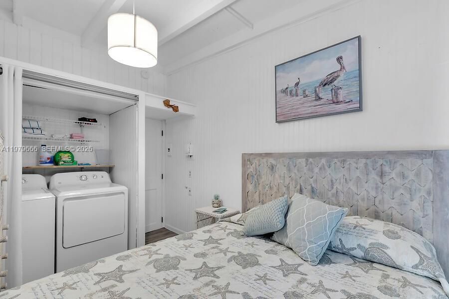 For Sale: $760,000 (3 beds, 2 baths, 1260 Square Feet)