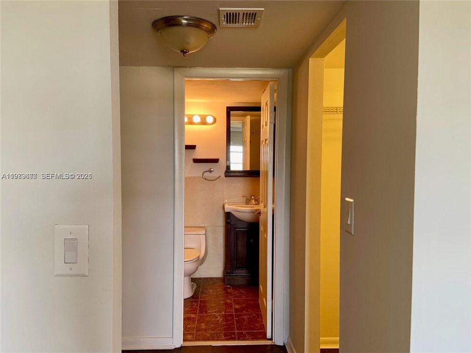 For Sale: $128,000 (1 beds, 1 baths, 790 Square Feet)