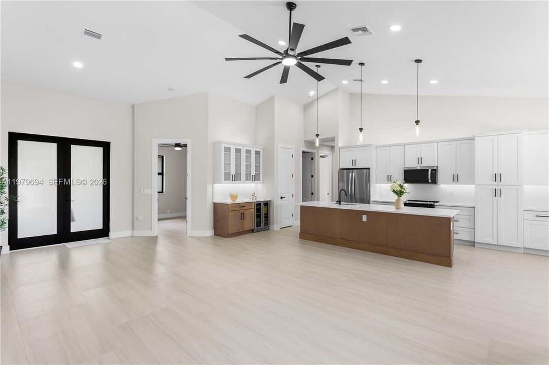 Bright, open layout w/ LIGHT NEUTRAL TILE FLOORING throughout.