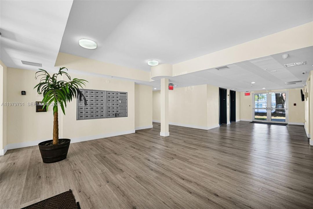 На продажу: $198,000 (2 спален, 2 ванн, 809 Квадратных фут)