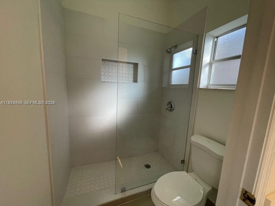 Active With Contract: $3,000 (2 beds, 2 baths, 1189 Square Feet)