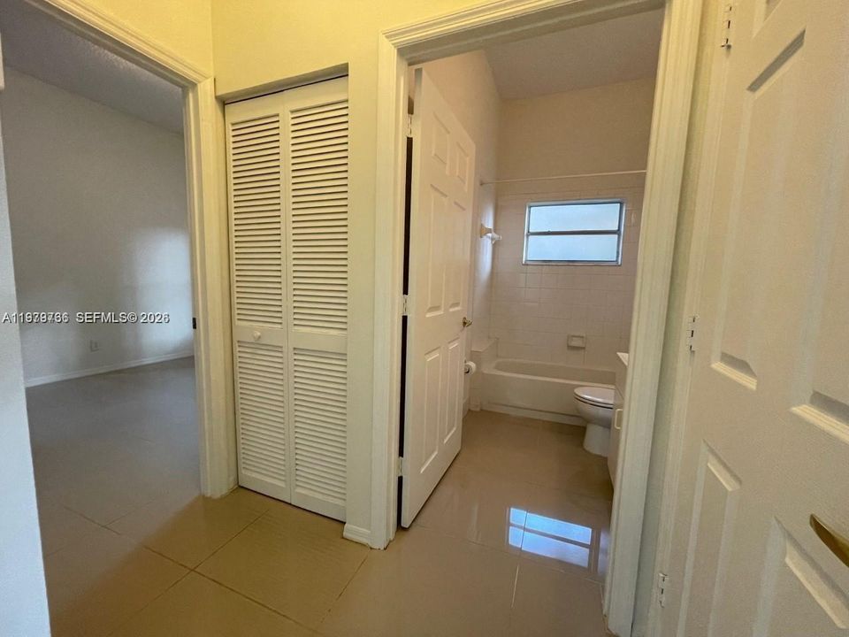 Active With Contract: $3,000 (2 beds, 2 baths, 1189 Square Feet)