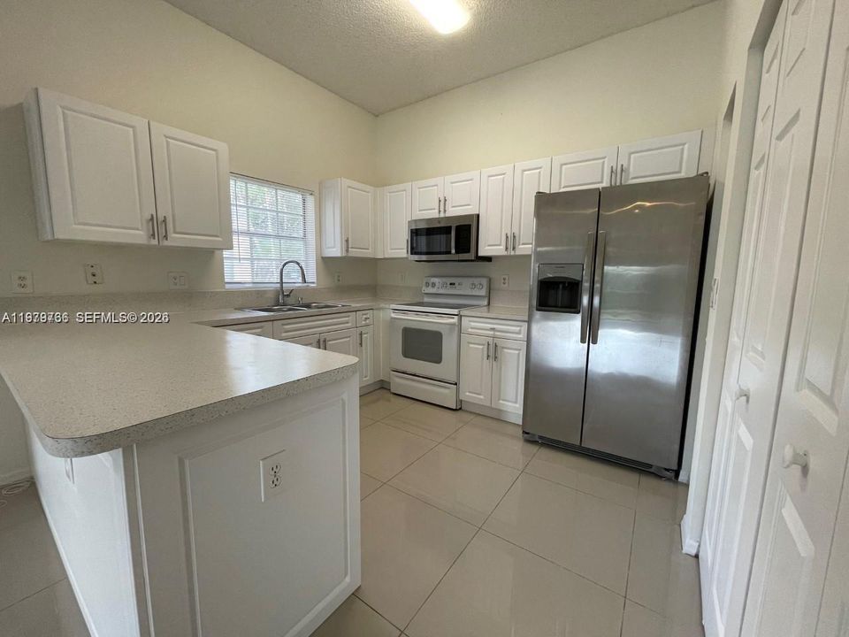 Active With Contract: $3,000 (2 beds, 2 baths, 1189 Square Feet)