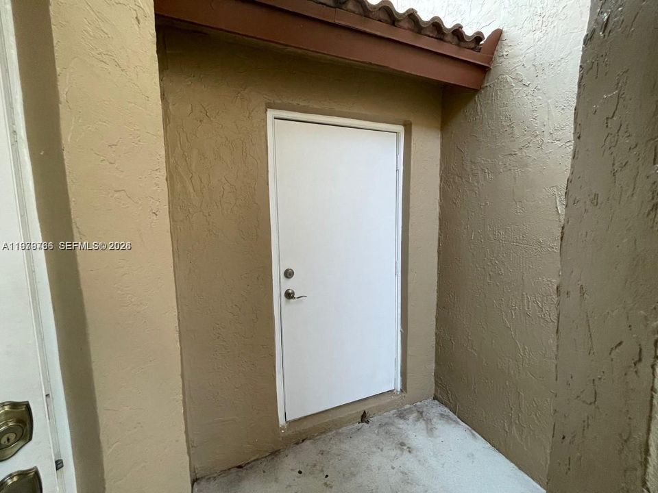 Active With Contract: $3,000 (2 beds, 2 baths, 1189 Square Feet)