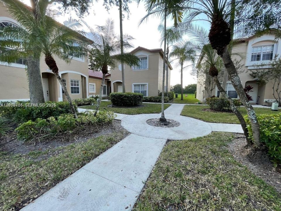 Active With Contract: $3,000 (2 beds, 2 baths, 1189 Square Feet)