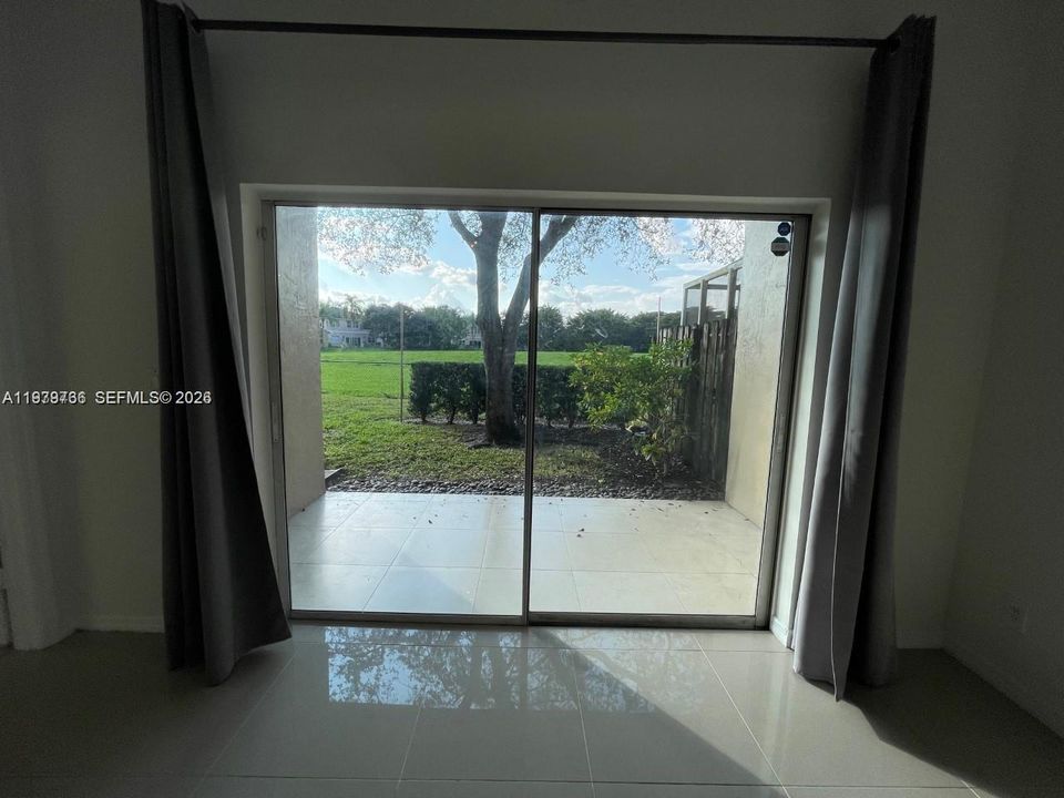 Active With Contract: $3,000 (2 beds, 2 baths, 1189 Square Feet)