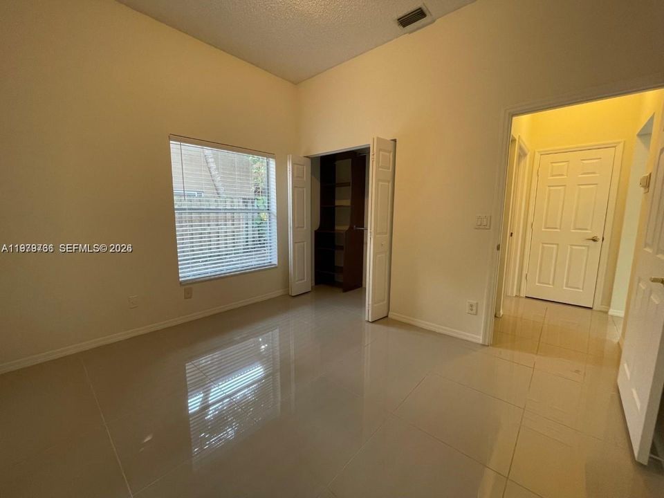 Active With Contract: $3,000 (2 beds, 2 baths, 1189 Square Feet)