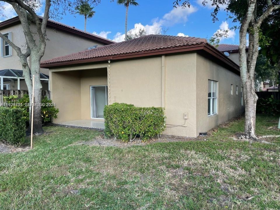 Active With Contract: $3,000 (2 beds, 2 baths, 1189 Square Feet)