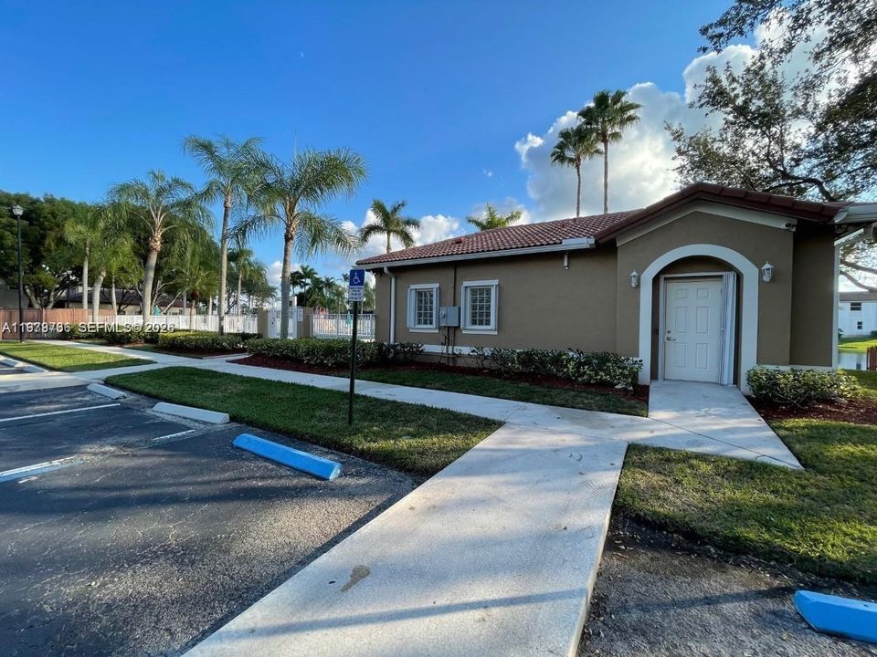 Active With Contract: $3,000 (2 beds, 2 baths, 1189 Square Feet)