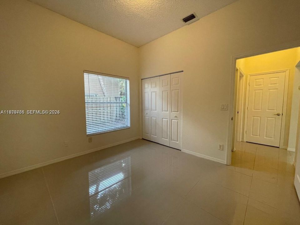 Active With Contract: $3,000 (2 beds, 2 baths, 1189 Square Feet)