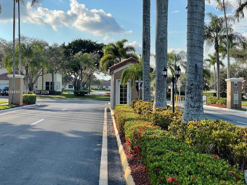Active With Contract: $3,000 (2 beds, 2 baths, 1189 Square Feet)