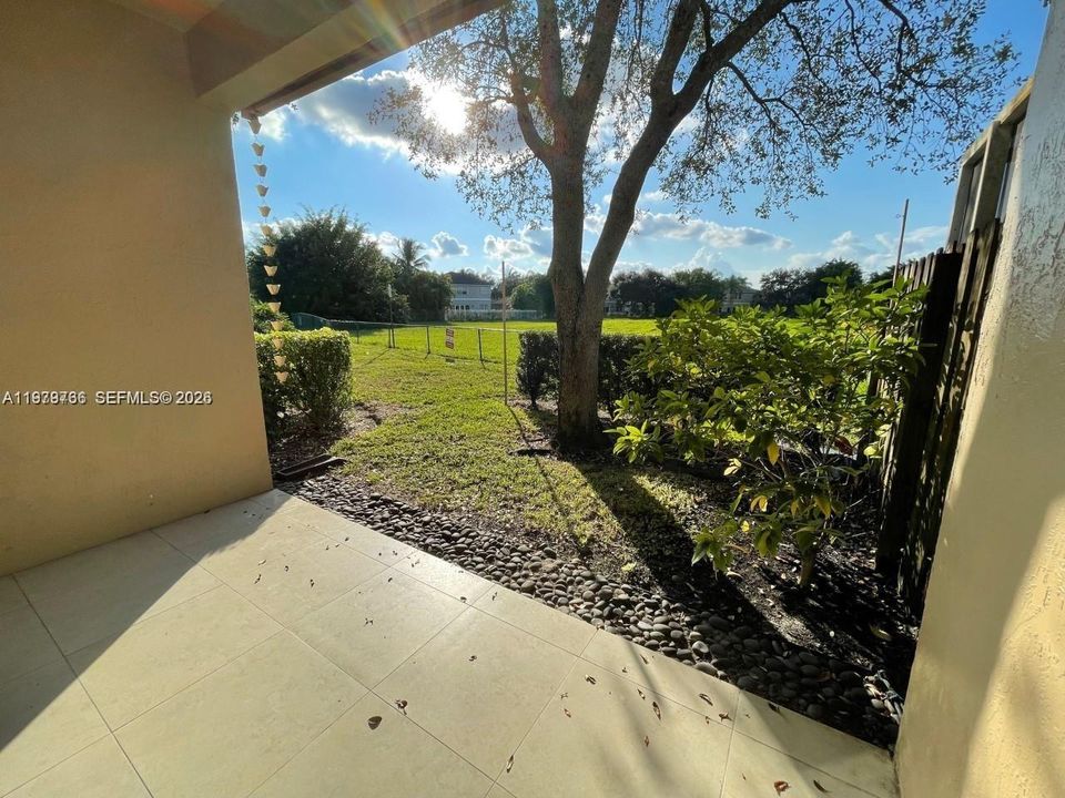 Active With Contract: $3,000 (2 beds, 2 baths, 1189 Square Feet)