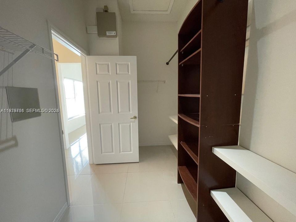 Active With Contract: $3,000 (2 beds, 2 baths, 1189 Square Feet)
