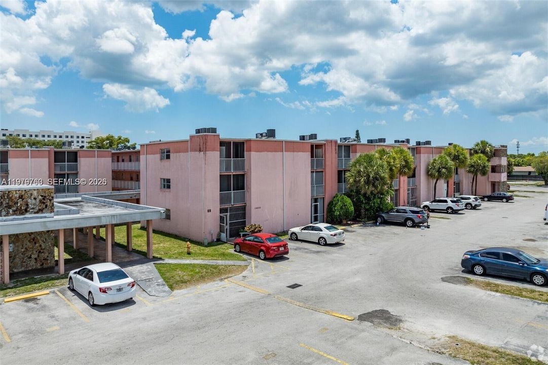 Active With Contract: $120,000 (2 beds, 2 baths, 800 Square Feet)