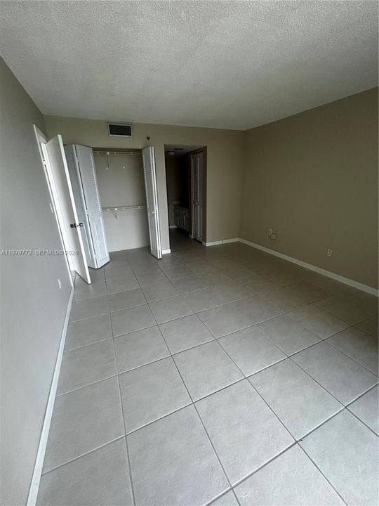 Activo con contrato: $1,600 (1 camas, 1 baños, 780 Pies cuadrados)