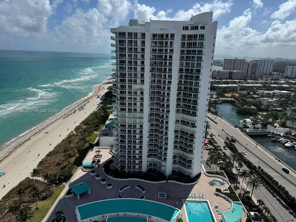 For Sale: $799,000 (1 beds, 1 baths, 1000 Square Feet)