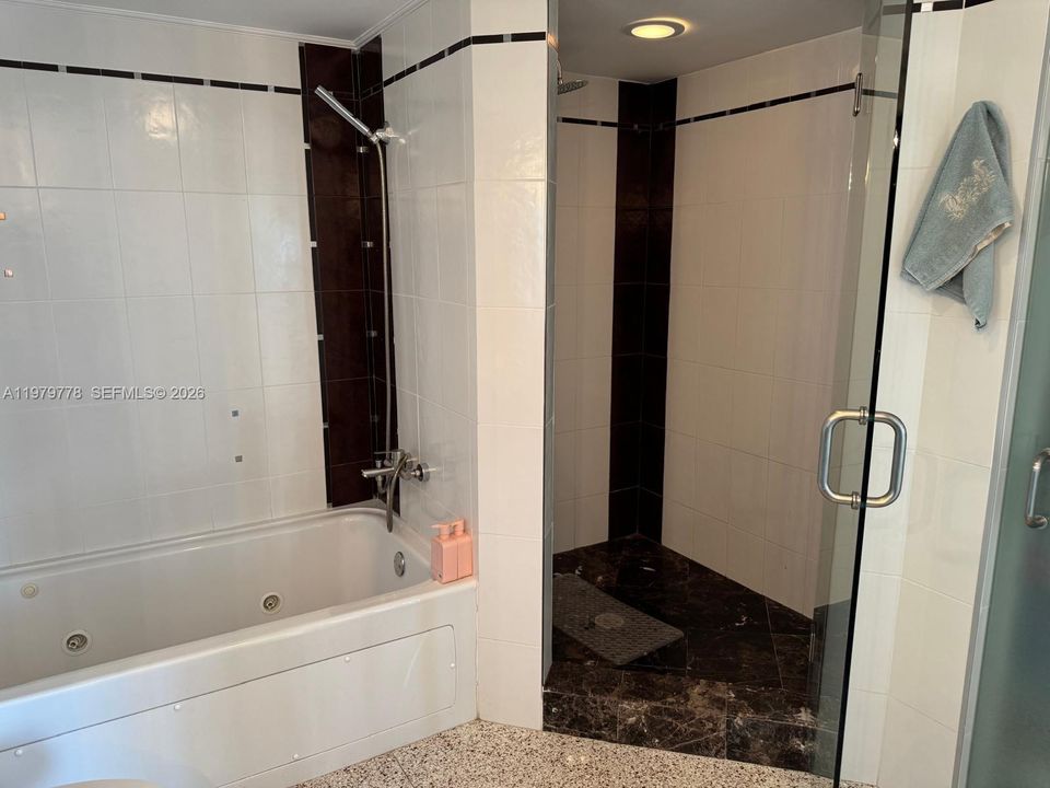 For Sale: $799,000 (1 beds, 1 baths, 1000 Square Feet)