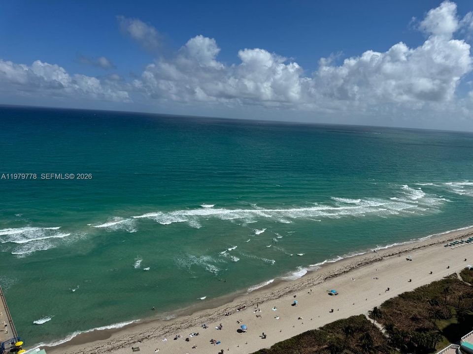 For Sale: $799,000 (1 beds, 1 baths, 1000 Square Feet)
