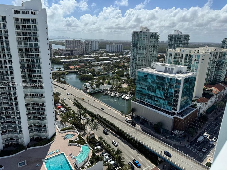 For Sale: $799,000 (1 beds, 1 baths, 1000 Square Feet)