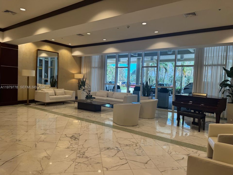 For Sale: $799,000 (1 beds, 1 baths, 1000 Square Feet)
