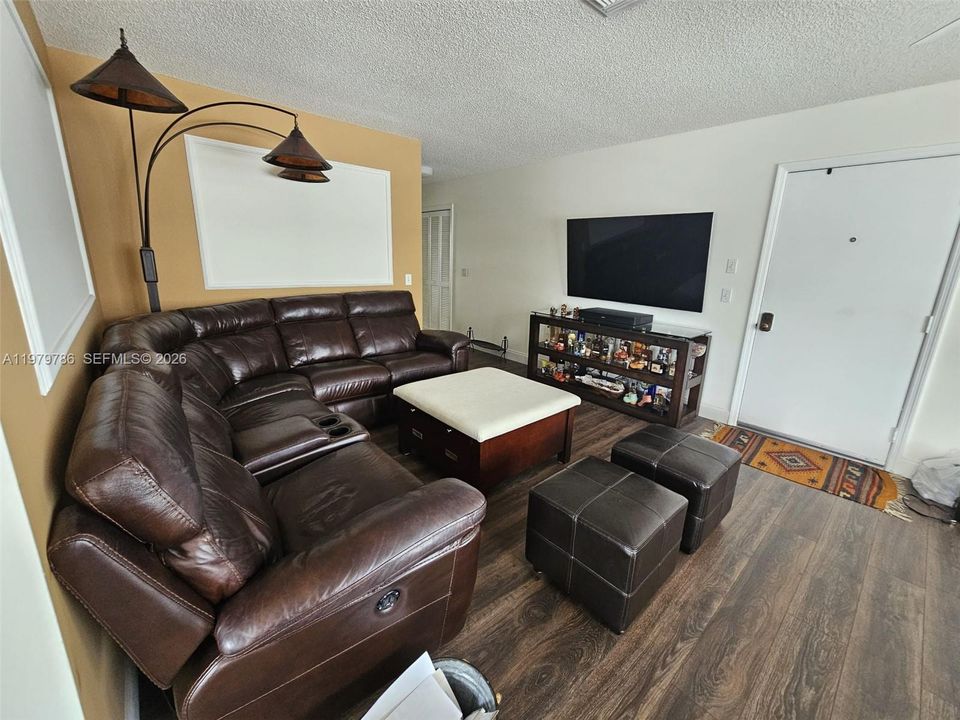 В аренду: $1,900 (2 спален, 2 ванн, 1112 Квадратных фут)