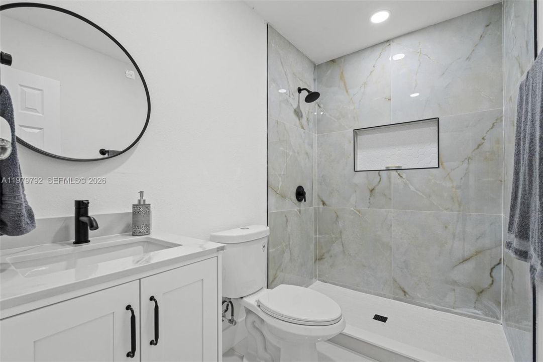 На продажу: $1,099,900 (6 спален, 3 ванн, 4771 Квадратных фут)