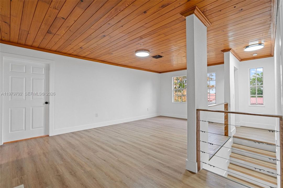 На продажу: $1,099,900 (6 спален, 3 ванн, 4771 Квадратных фут)