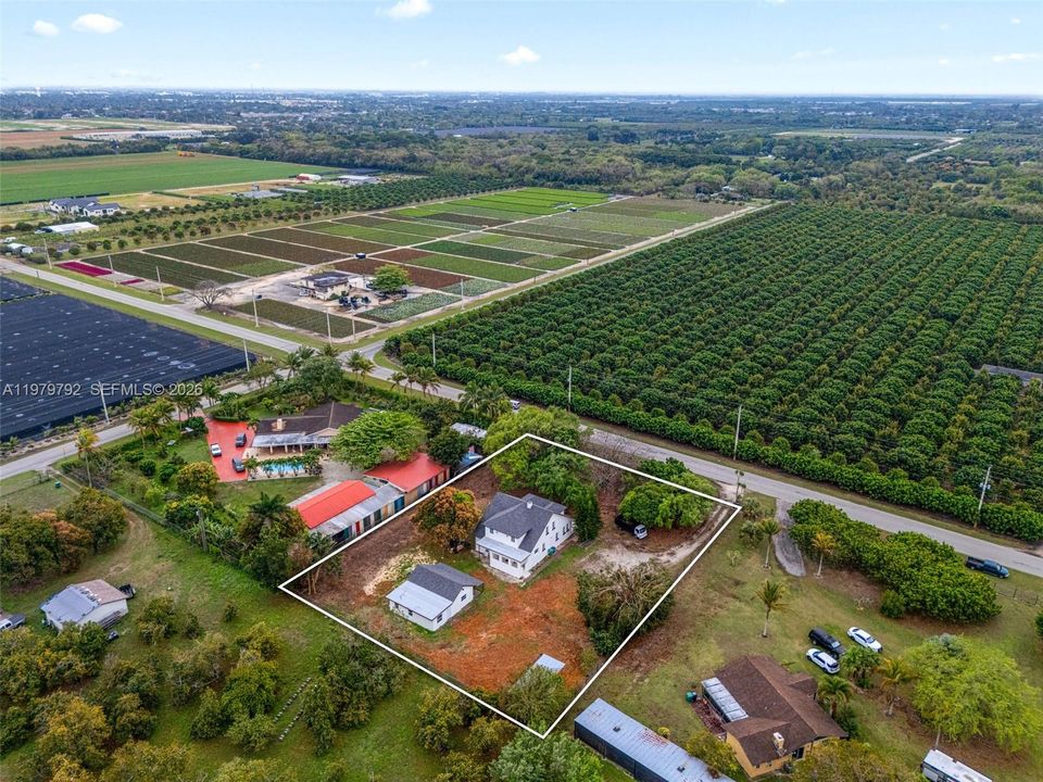 На продажу: $1,099,900 (6 спален, 3 ванн, 4771 Квадратных фут)