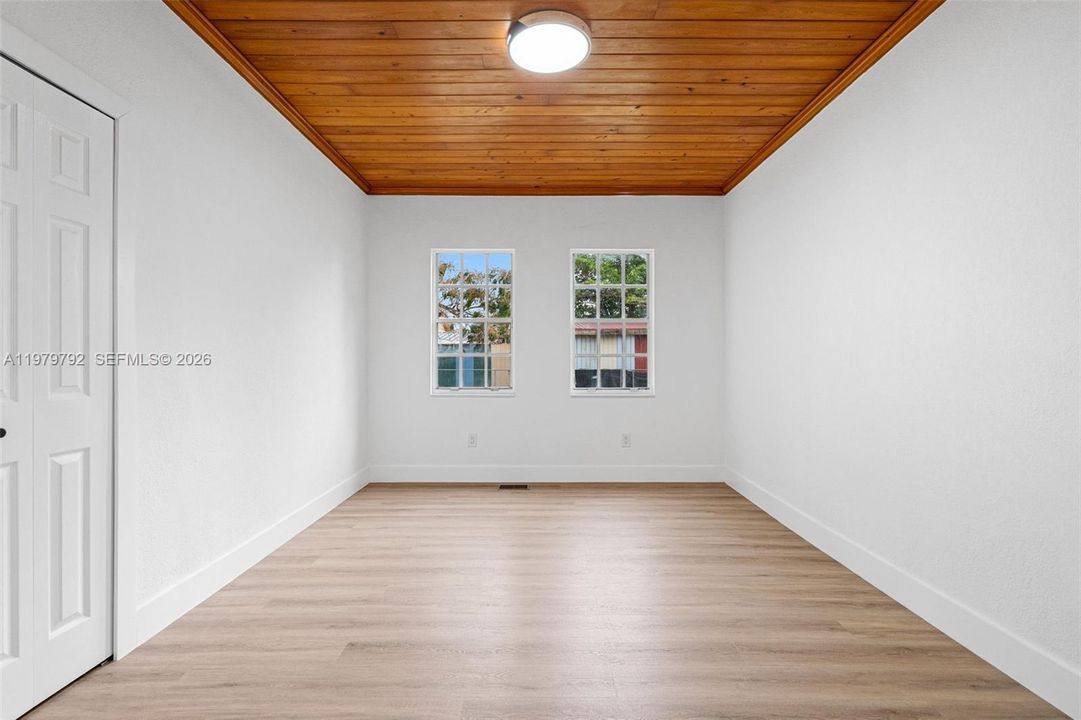 На продажу: $1,099,900 (6 спален, 3 ванн, 4771 Квадратных фут)