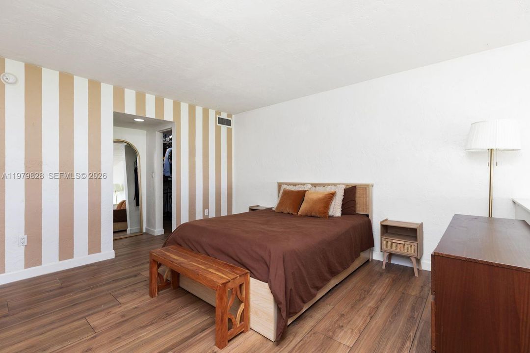 En Venta: $255,000 (1 camas, 1 baños, 802 Pies cuadrados)