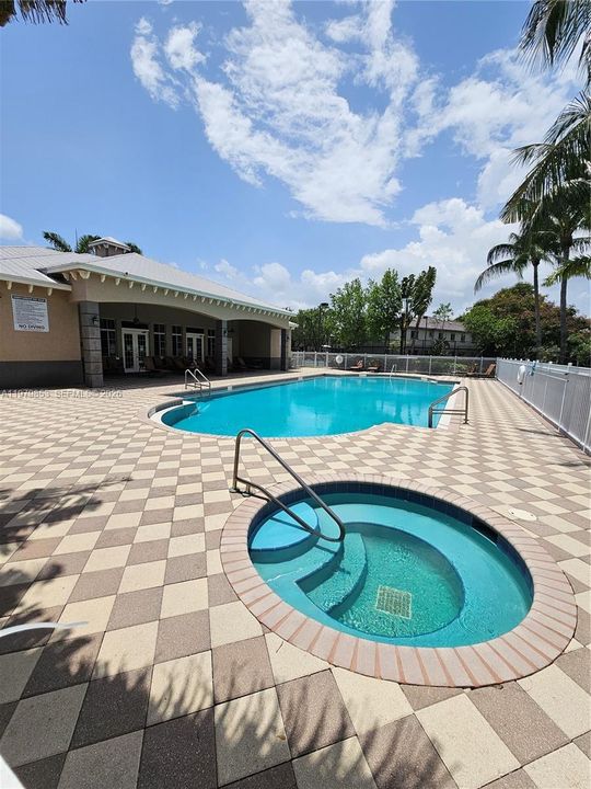 For Sale: $290,000 (3 beds, 2 baths, 1379 Square Feet)