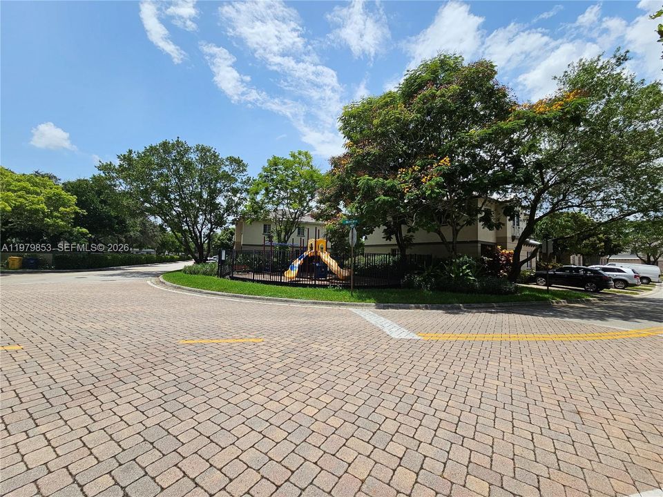 For Sale: $290,000 (3 beds, 2 baths, 1379 Square Feet)