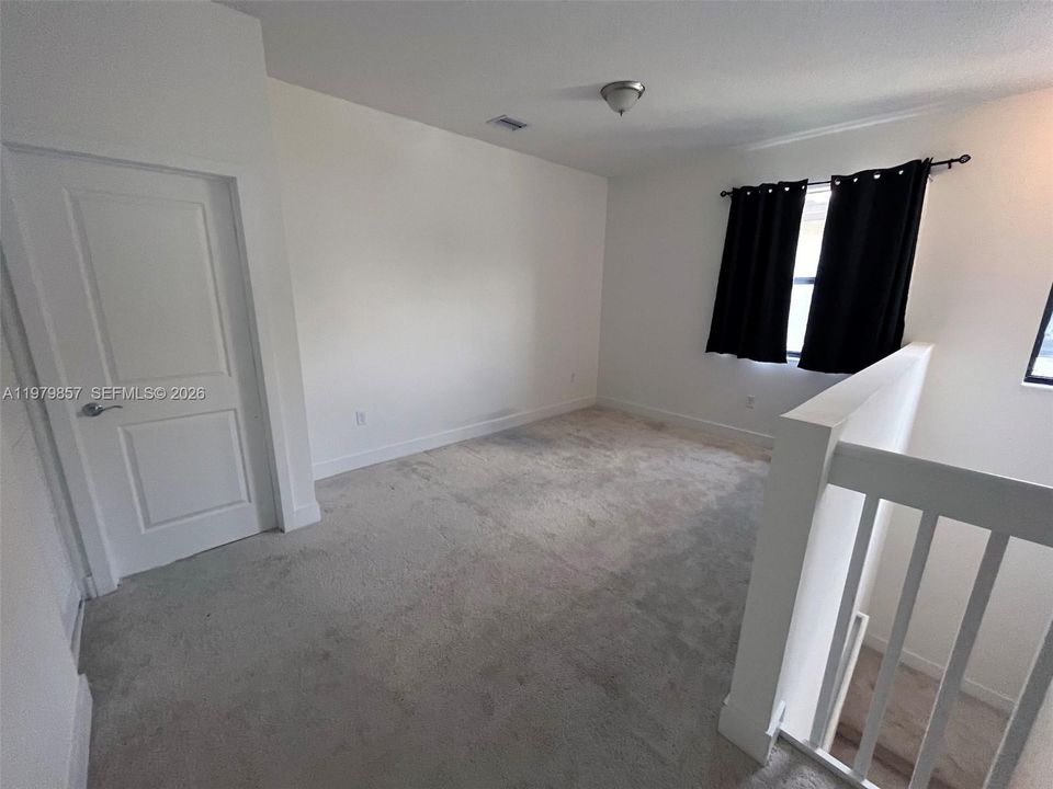For Rent: $2,200 (3 beds, 2 baths, 1958 Square Feet)