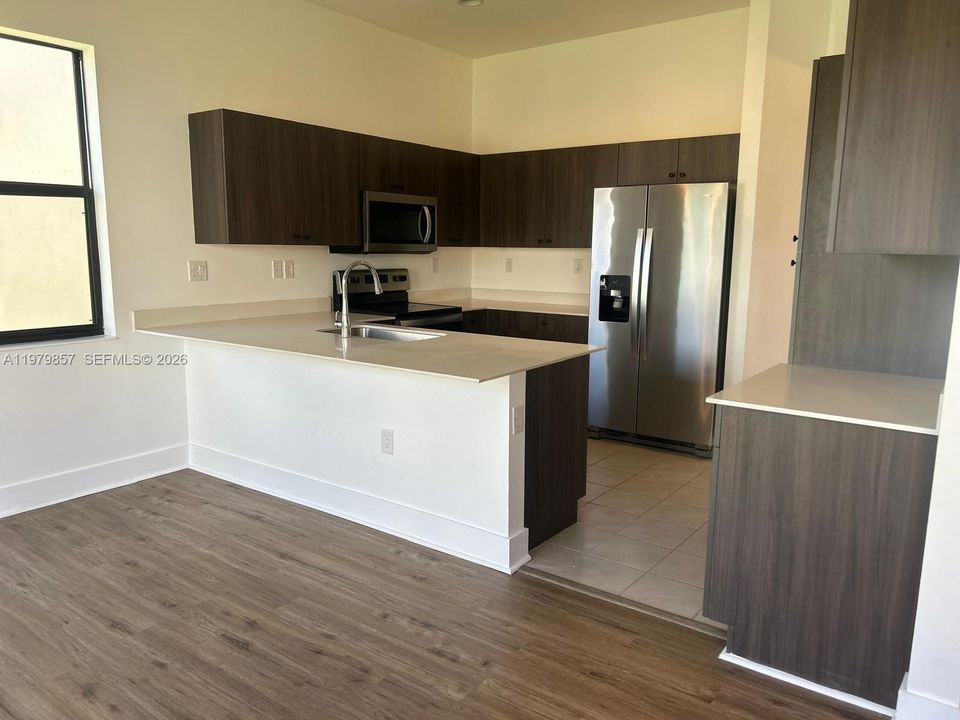 For Rent: $2,200 (3 beds, 2 baths, 1958 Square Feet)