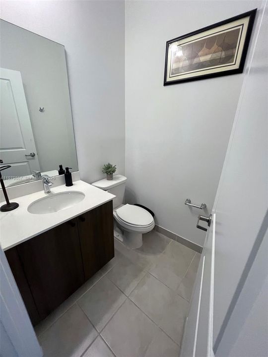For Rent: $2,200 (3 beds, 2 baths, 1958 Square Feet)