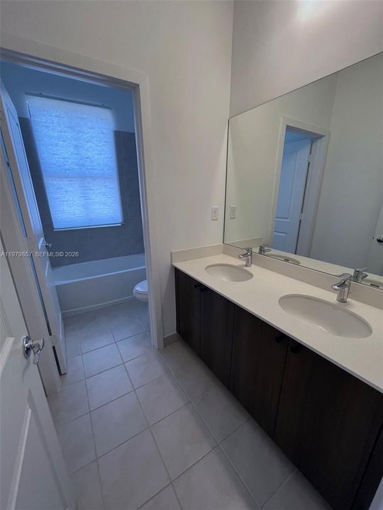 For Rent: $2,200 (3 beds, 2 baths, 1958 Square Feet)