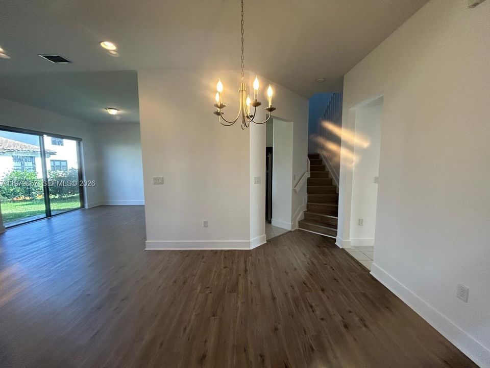For Rent: $2,200 (3 beds, 2 baths, 1958 Square Feet)