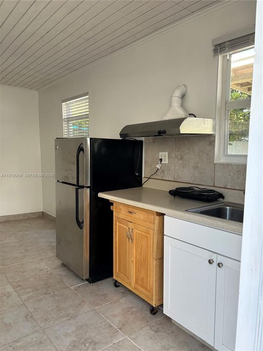 В аренду: $1,050 (1 спален, 1 ванн, 1785 Квадратных фут)