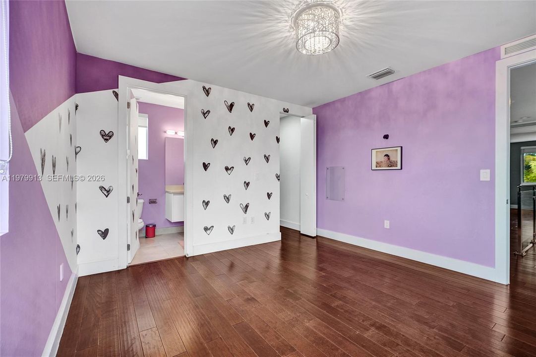 В аренду: $19,000 (5 спален, 5 ванн, 3841 Квадратных фут)
