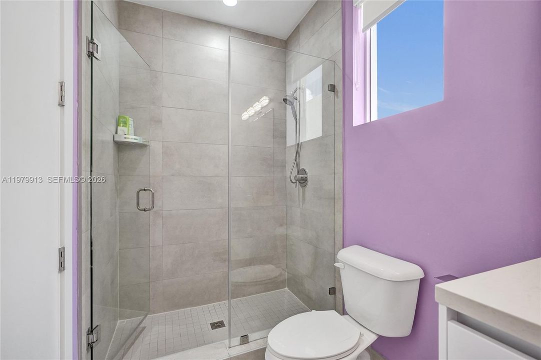 В аренду: $19,000 (5 спален, 5 ванн, 3841 Квадратных фут)