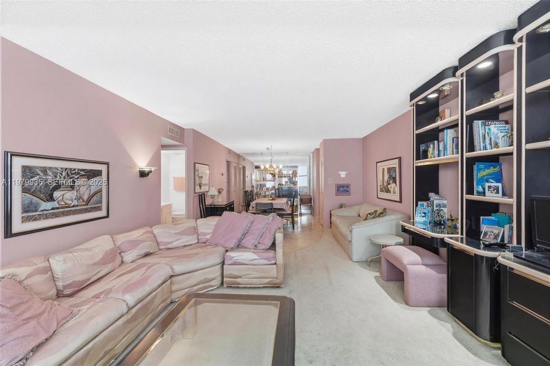 For Sale: $428,000 (1 beds, 2 baths, 918 Square Feet)