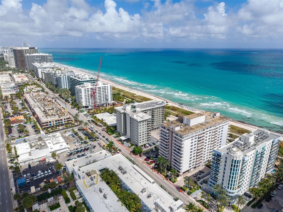 For Sale: $428,000 (1 beds, 2 baths, 918 Square Feet)