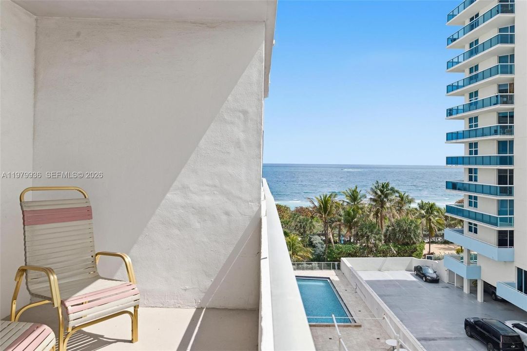 For Sale: $428,000 (1 beds, 2 baths, 918 Square Feet)